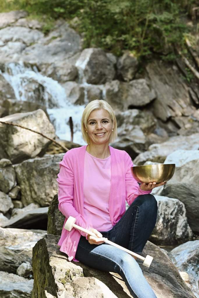 daSein neu mit Klangschalen für eine Klangschalenmassage.