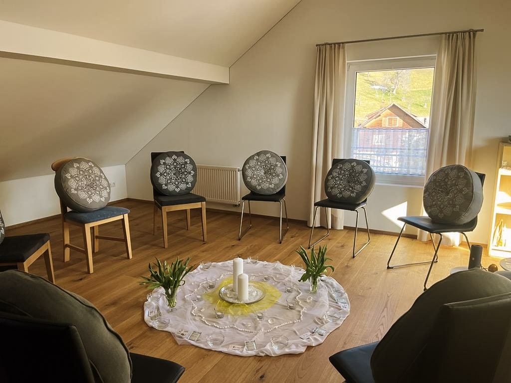 DaSeinneu - in meinen Räumen schaffe ich Platz für Jahreskreisfeste, Yoga, Meditation, Soundhealing und Kinesiologie.